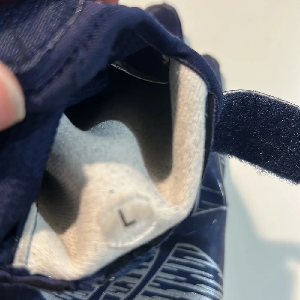 Boys football gloves L - Picture 4 of 4